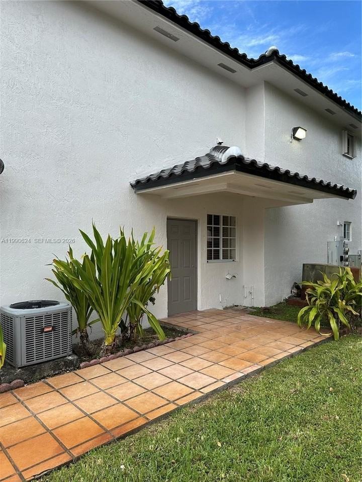 7549 Nw 175th St #7549 - Photo 3 of 34