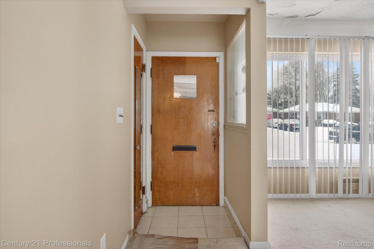 16786 Sprenger Ave - Photo 5 of 34