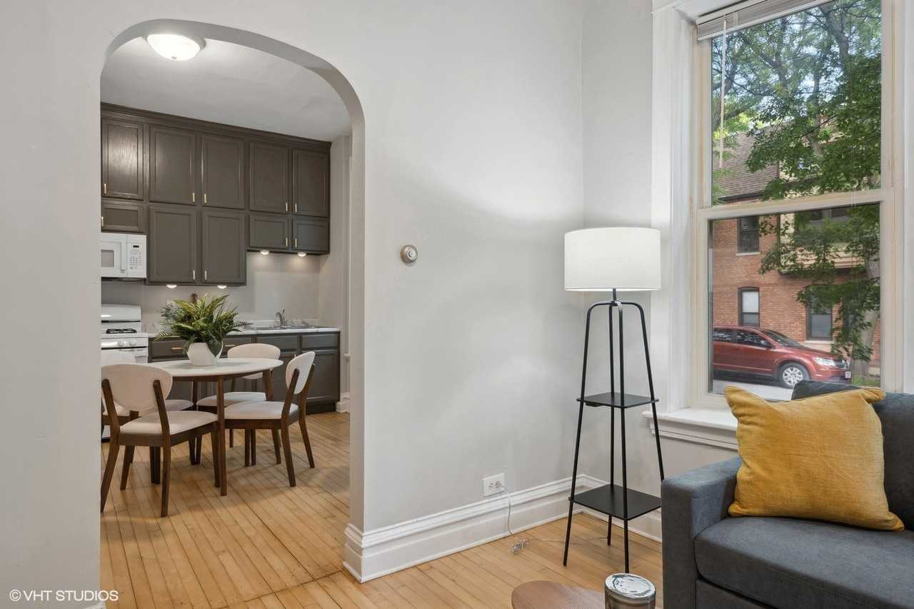 3035 W George St Apt 1r - Photo 7 of 19