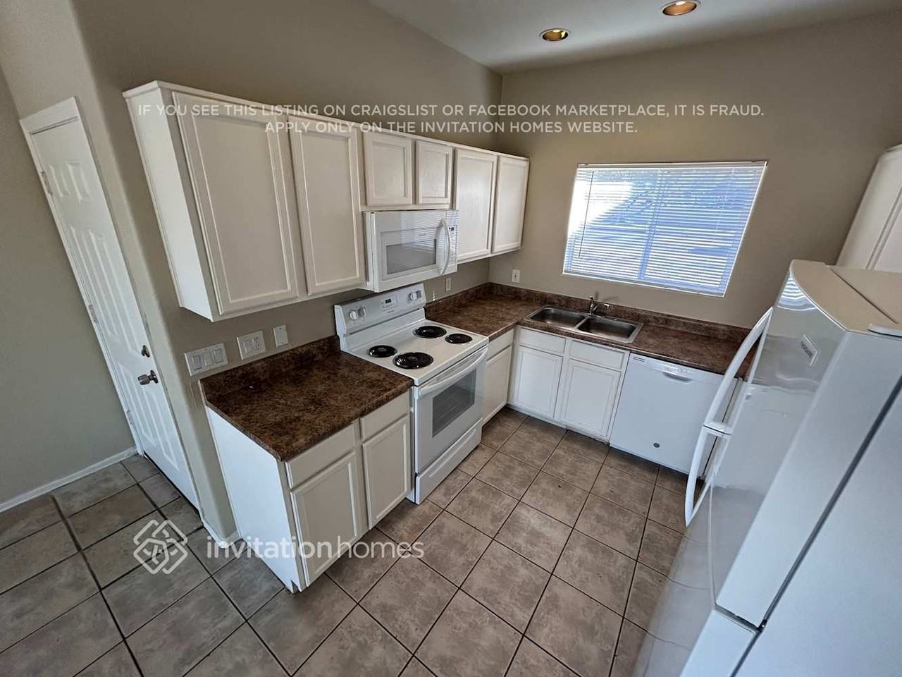 3102 E Roeser Rd - Photo 6 of 15