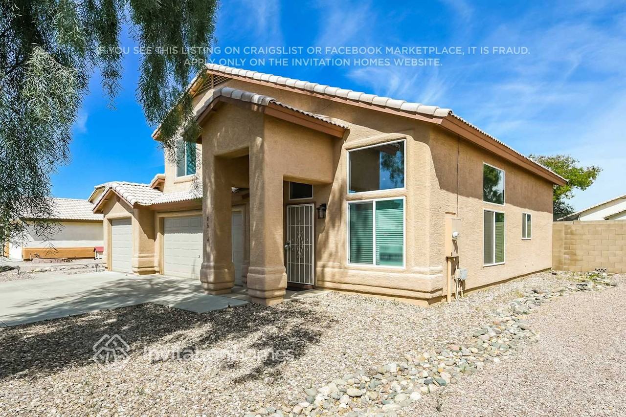 8614 W Echo Ln - Photo 2 of 16