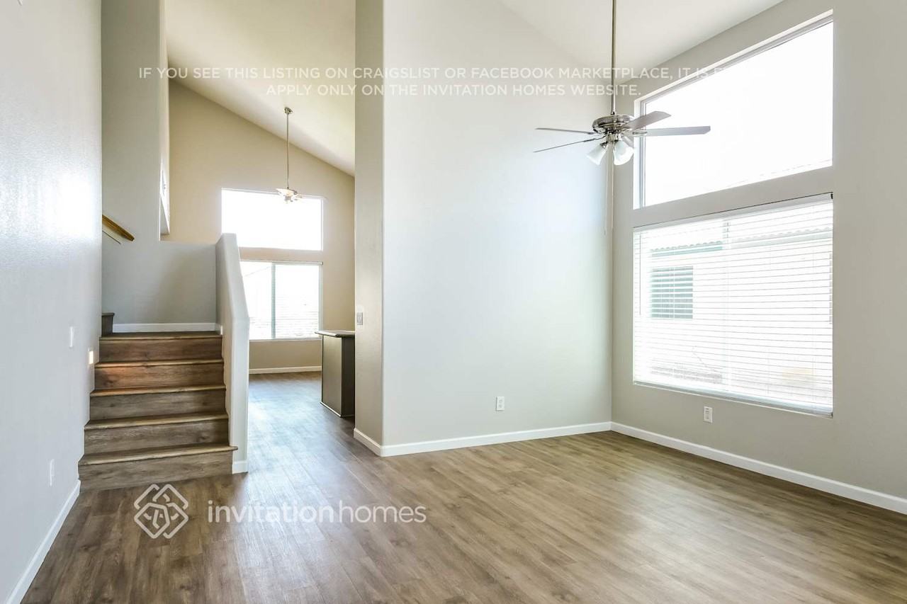 8614 W Echo Ln - Photo 3 of 16