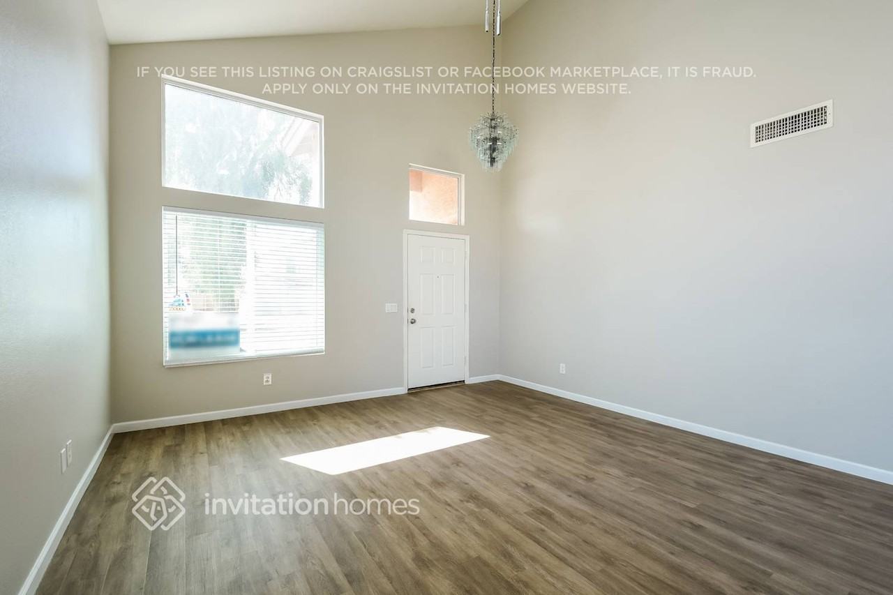 8614 W Echo Ln - Photo 4 of 16