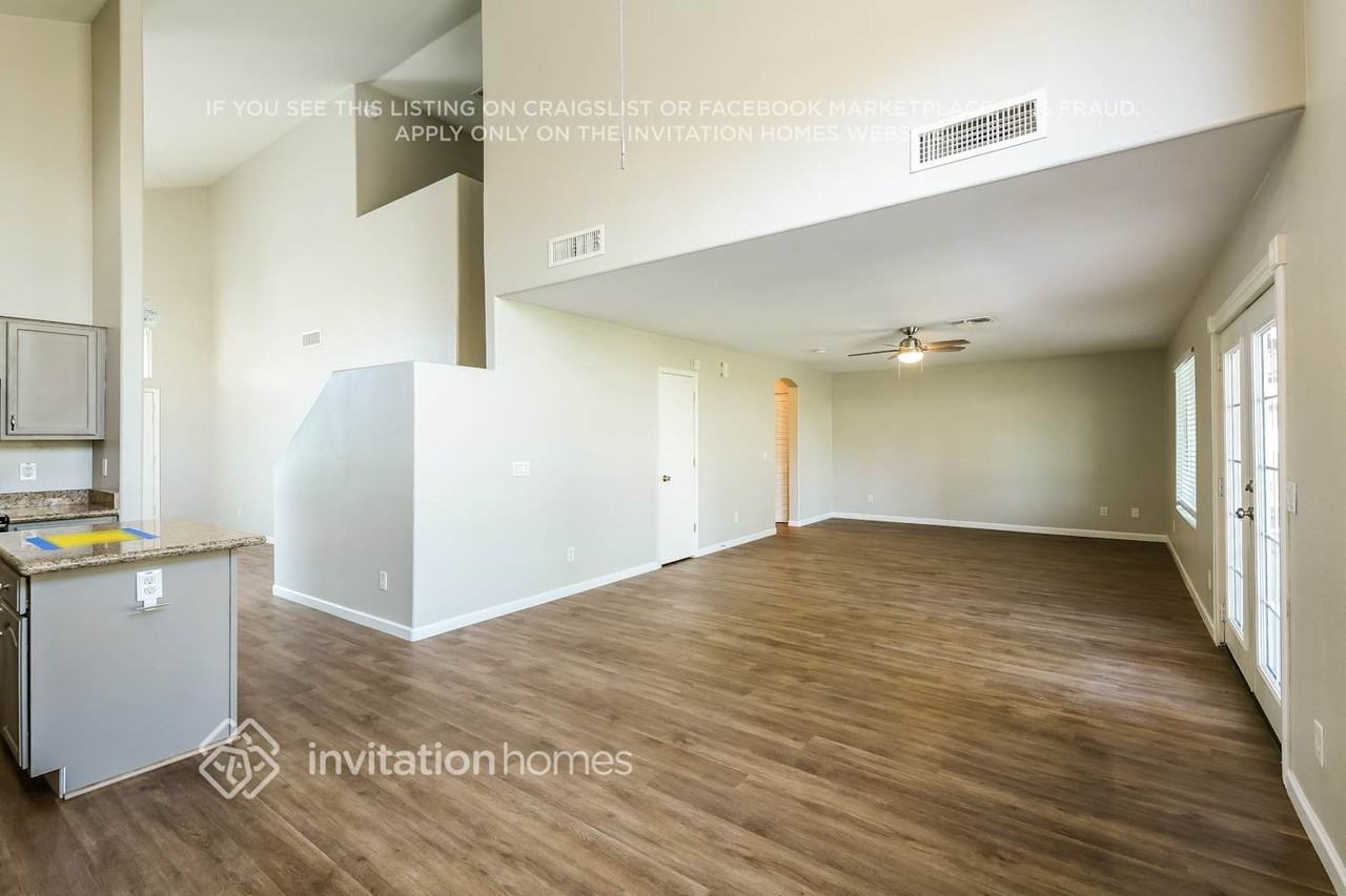 8614 W Echo Ln - Photo 5 of 16