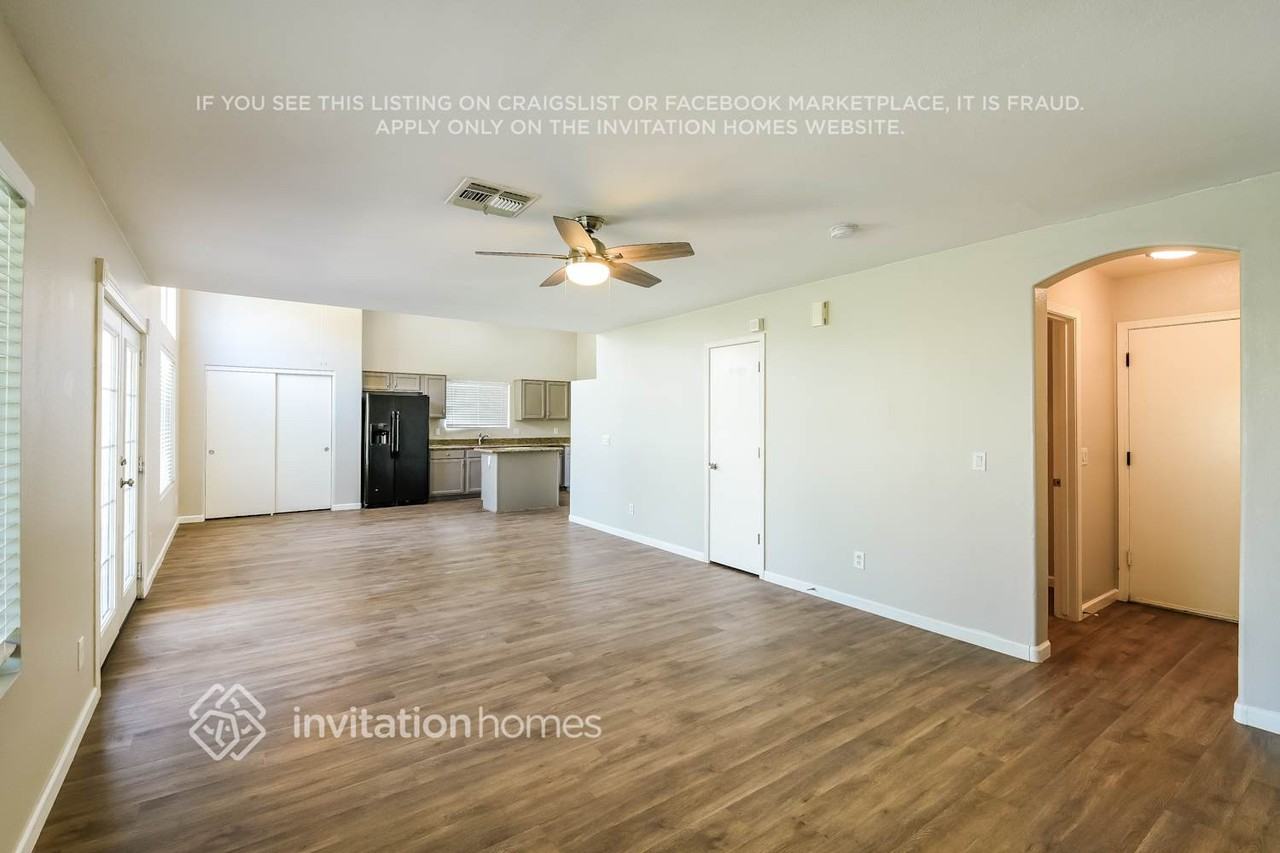 8614 W Echo Ln - Photo 6 of 16