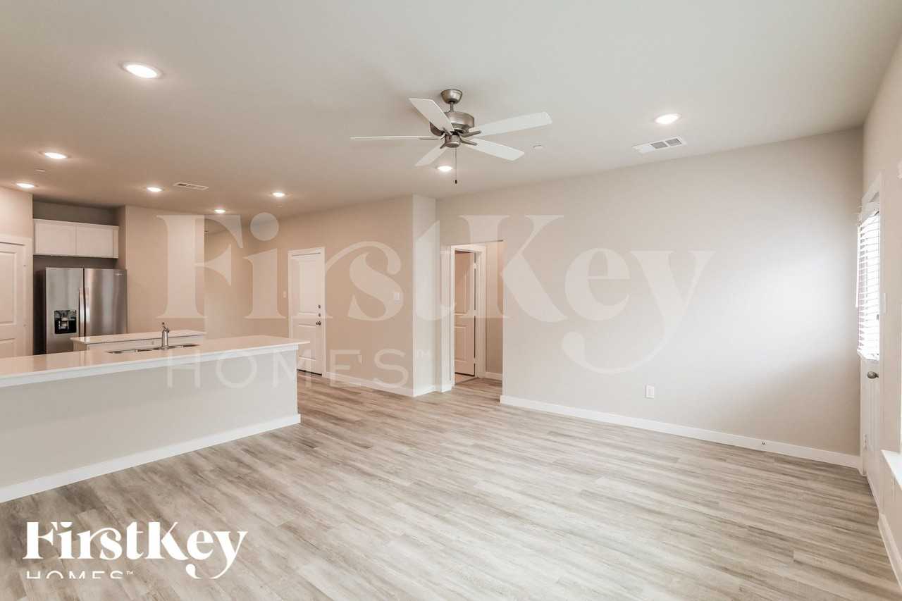 319 Niki Dr - Photo 4 of 15