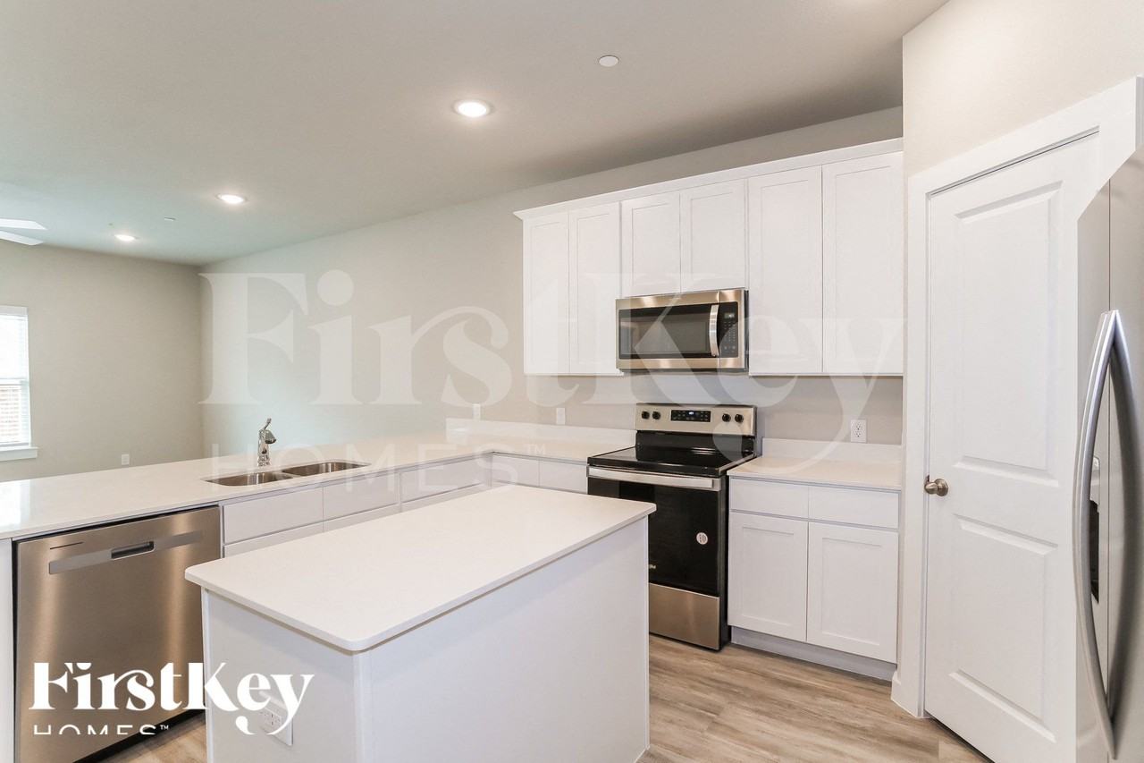 319 Niki Dr - Photo 5 of 15