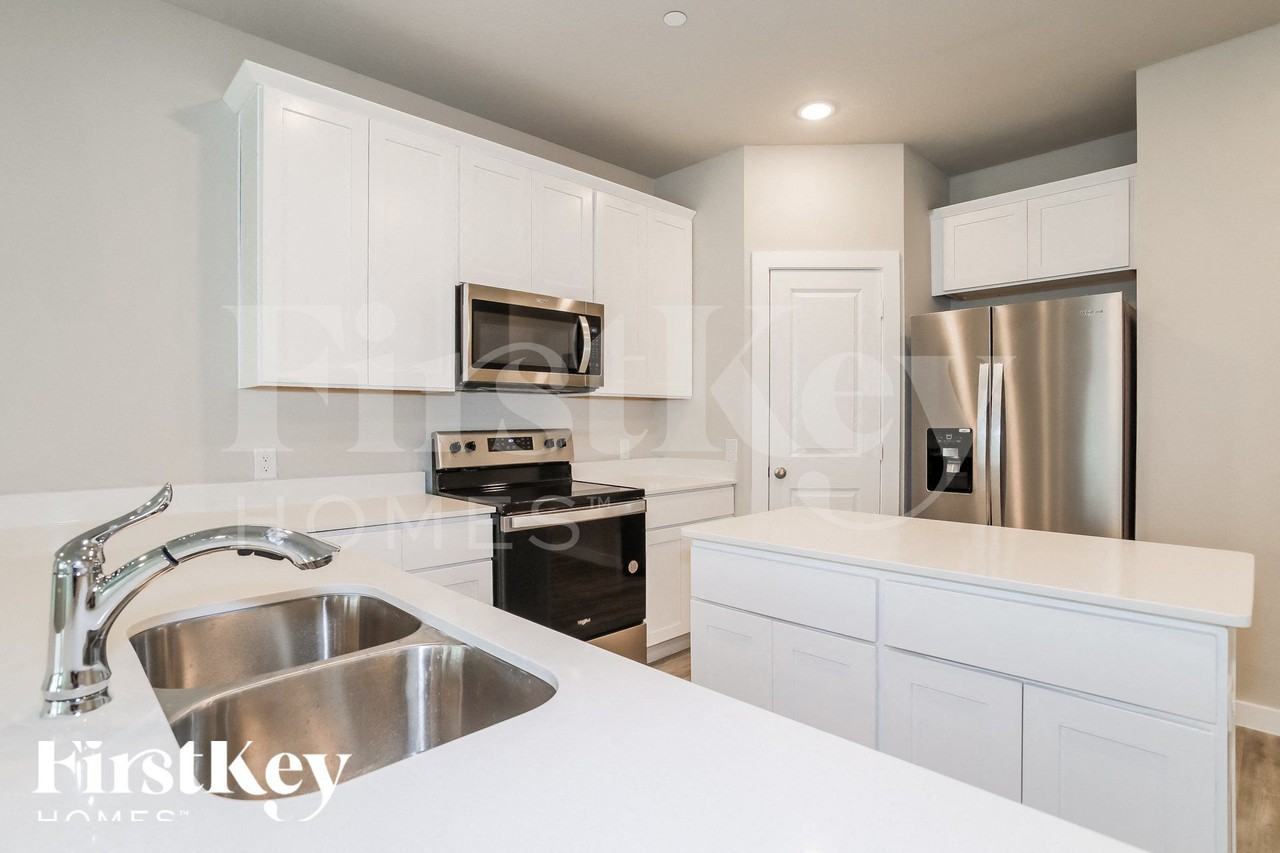 319 Niki Dr - Photo 6 of 15