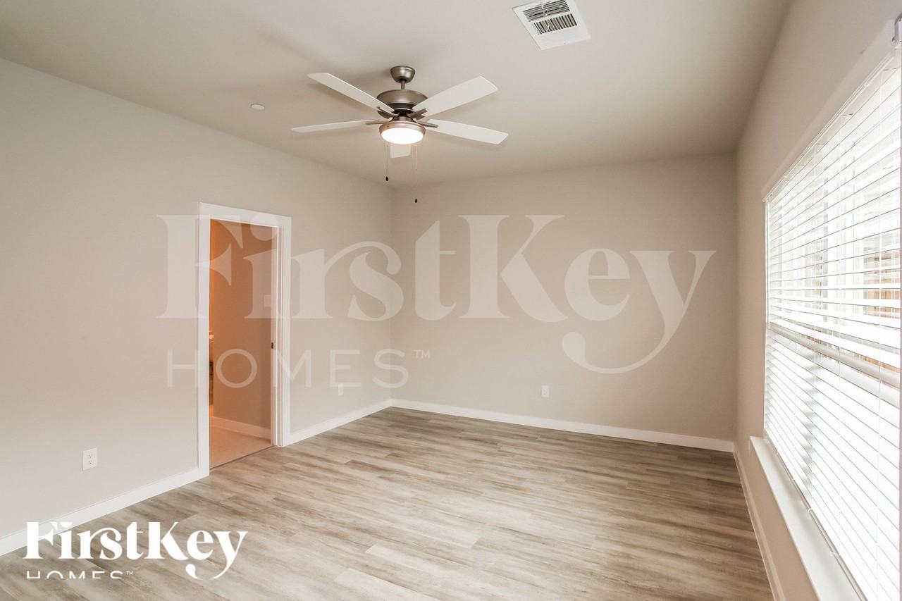 319 Niki Dr - Photo 7 of 15