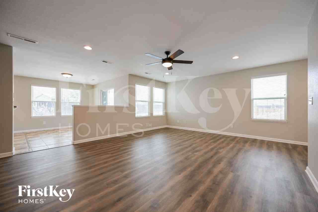 243 Silver Spur Ct - Photo 3 of 19