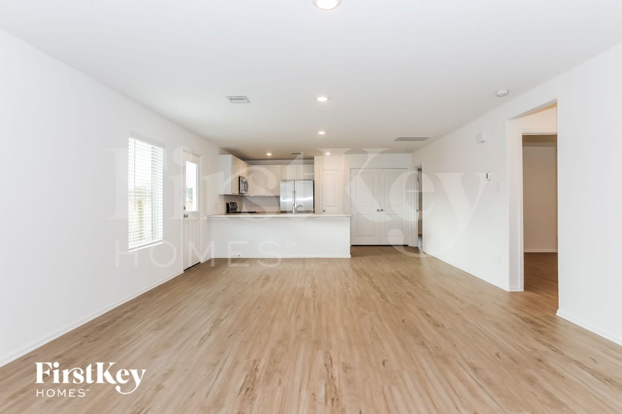 375 Jewett Meadow Dr - Photo 2 of 18