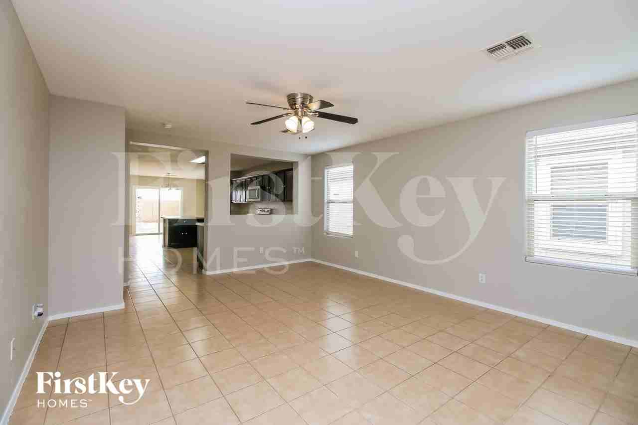 941 E Leslie Ave - Photo 3 of 15