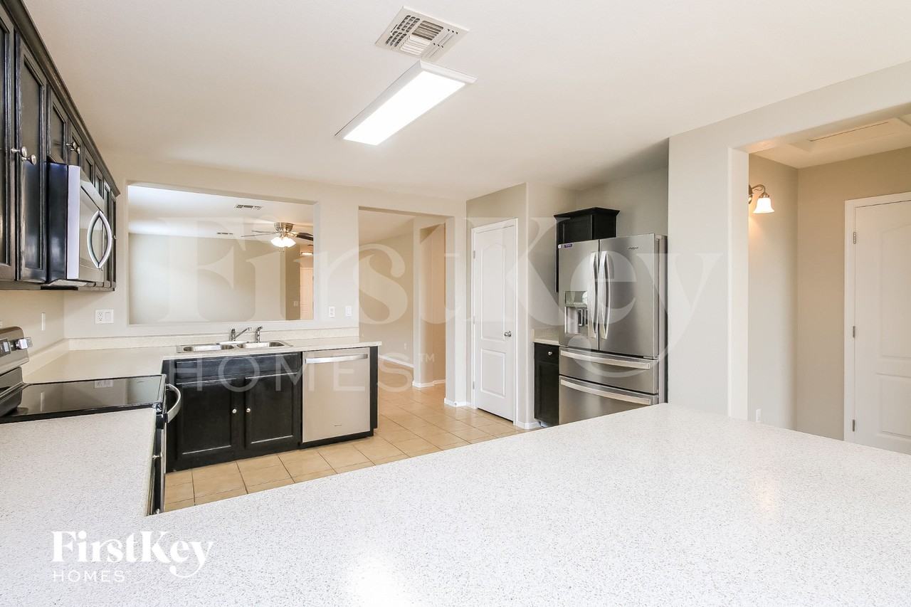 941 E Leslie Ave - Photo 6 of 15