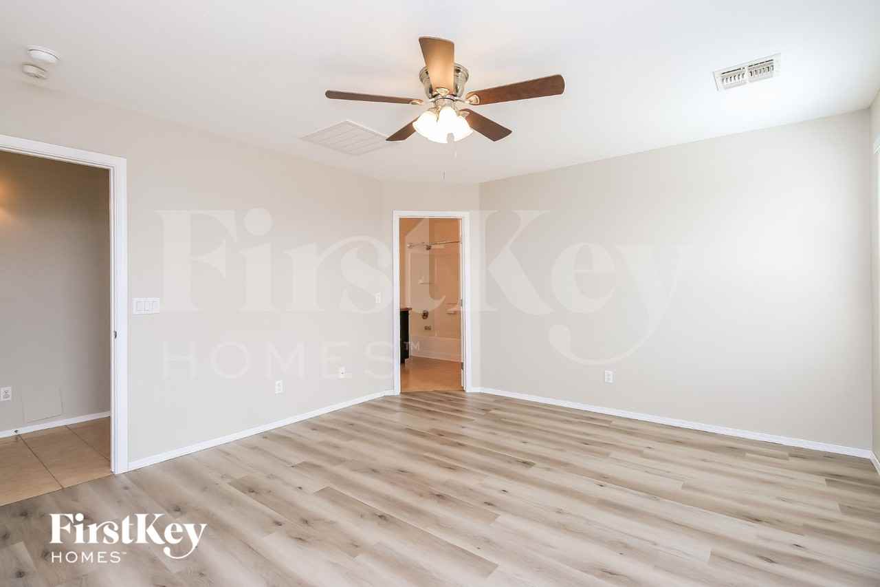 941 E Leslie Ave - Photo 7 of 15