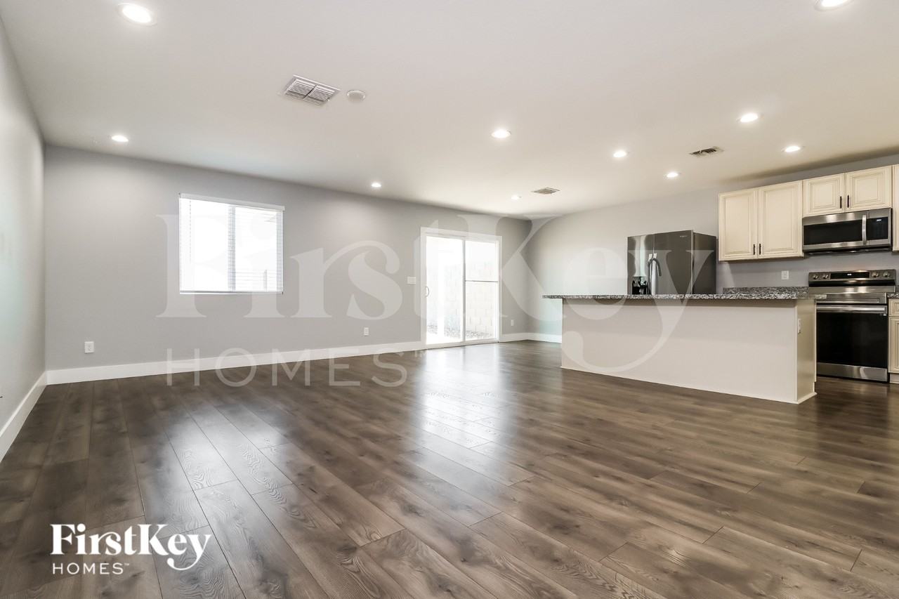 3858 W Tamarisk Ave - Photo 3 of 15