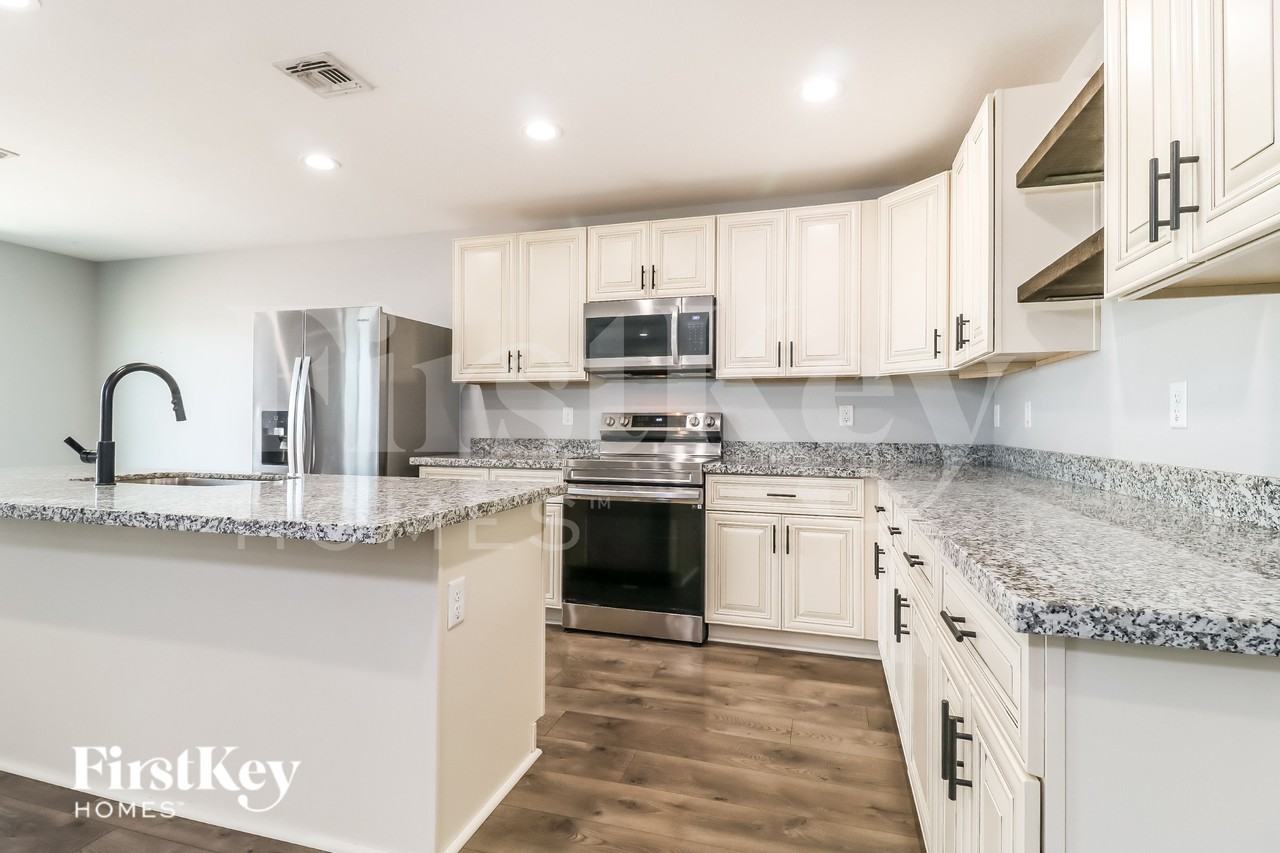 3858 W Tamarisk Ave - Photo 6 of 15