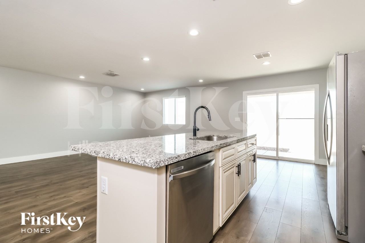 3858 W Tamarisk Ave - Photo 7 of 15