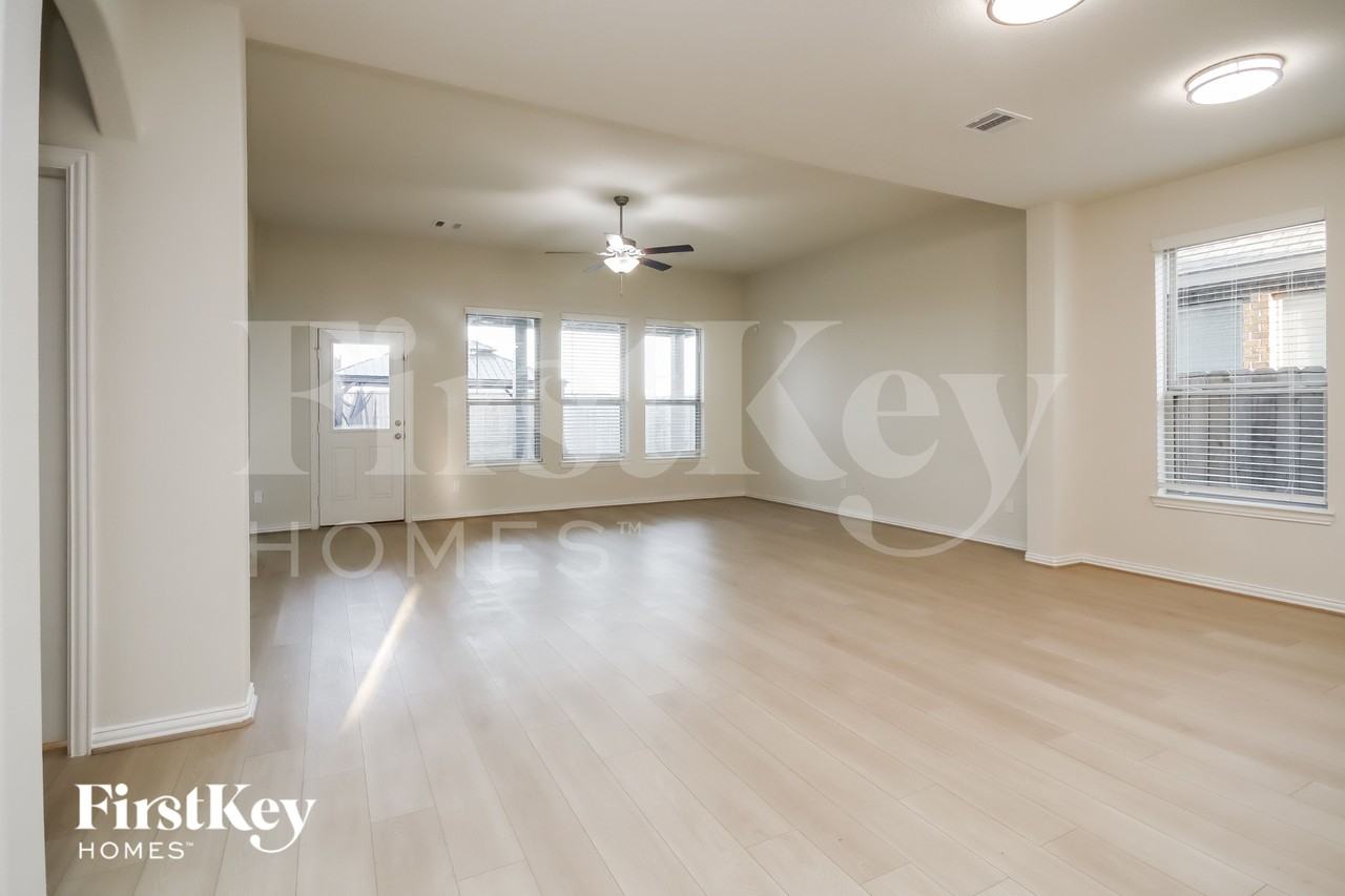 2826 Torrey Pines Dr #DO - Photo 3 of 15