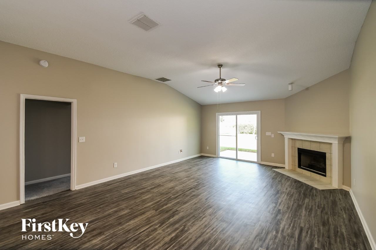 182 Greenfield Dr - Photo 3 of 15