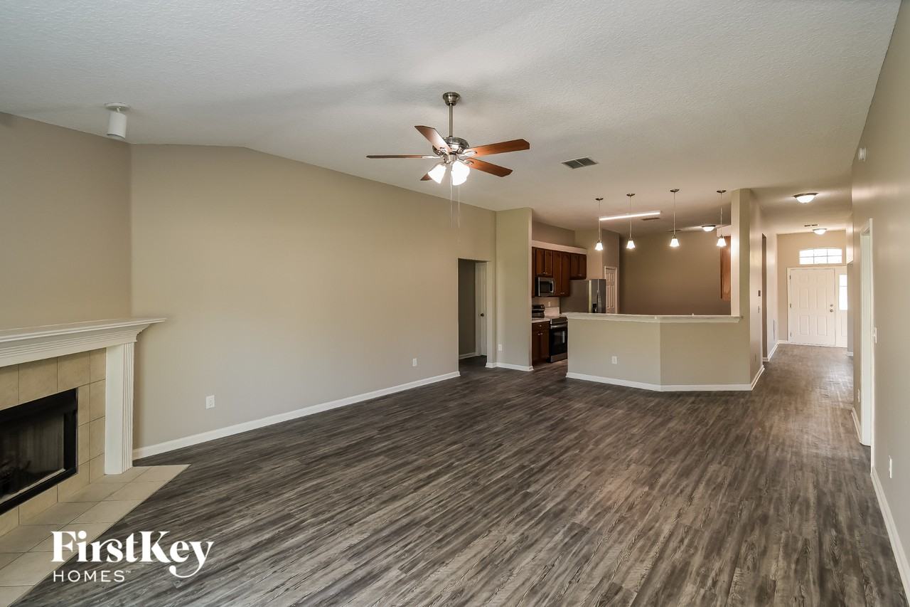 182 Greenfield Dr - Photo 5 of 15