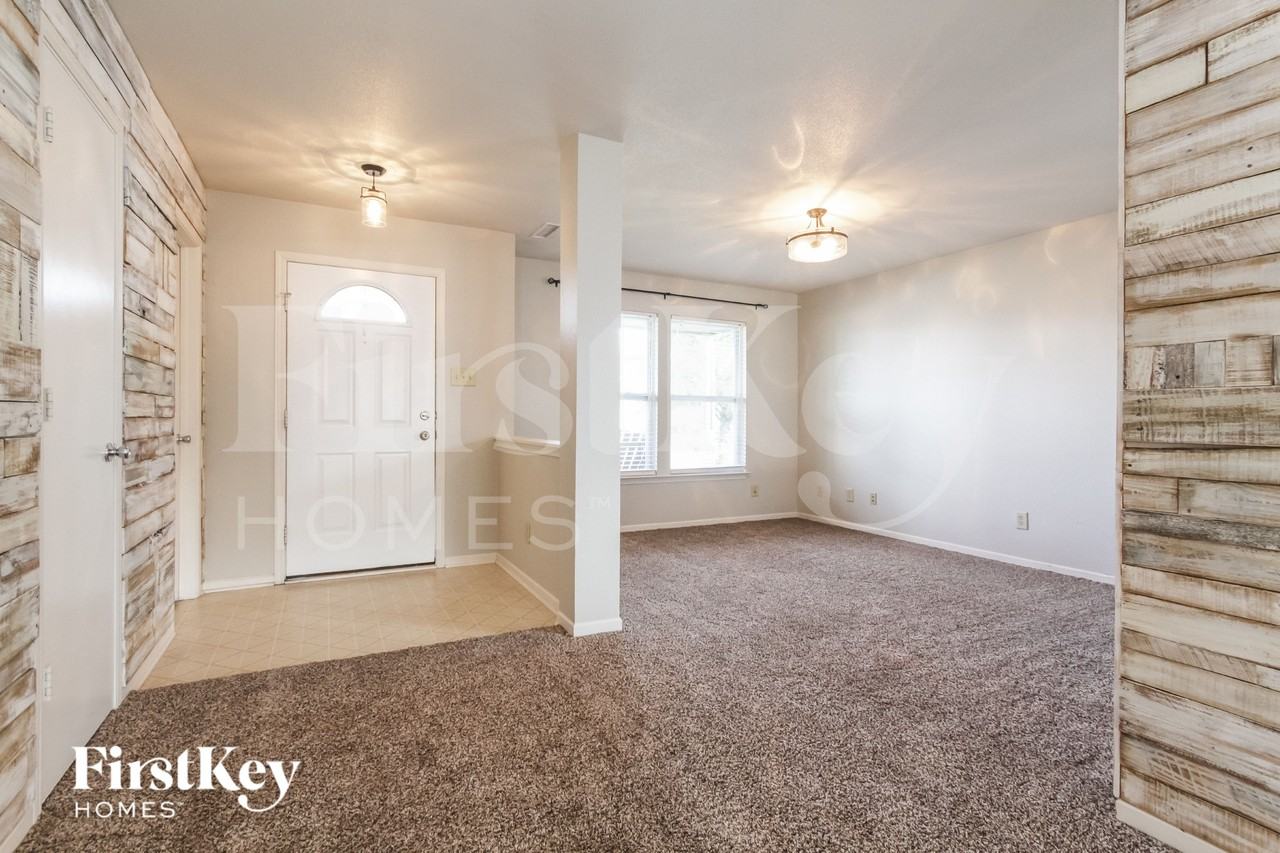 10230 Mcclain Dr - Photo 3 of 19