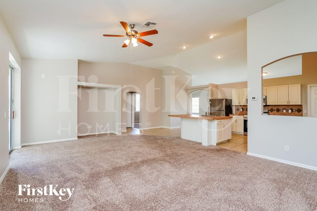 4410 Nw 22nd St - Photo 3 of 16