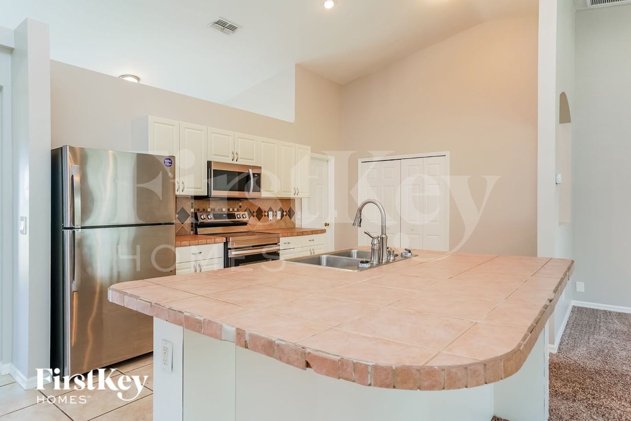 4410 Nw 22nd St - Photo 5 of 16