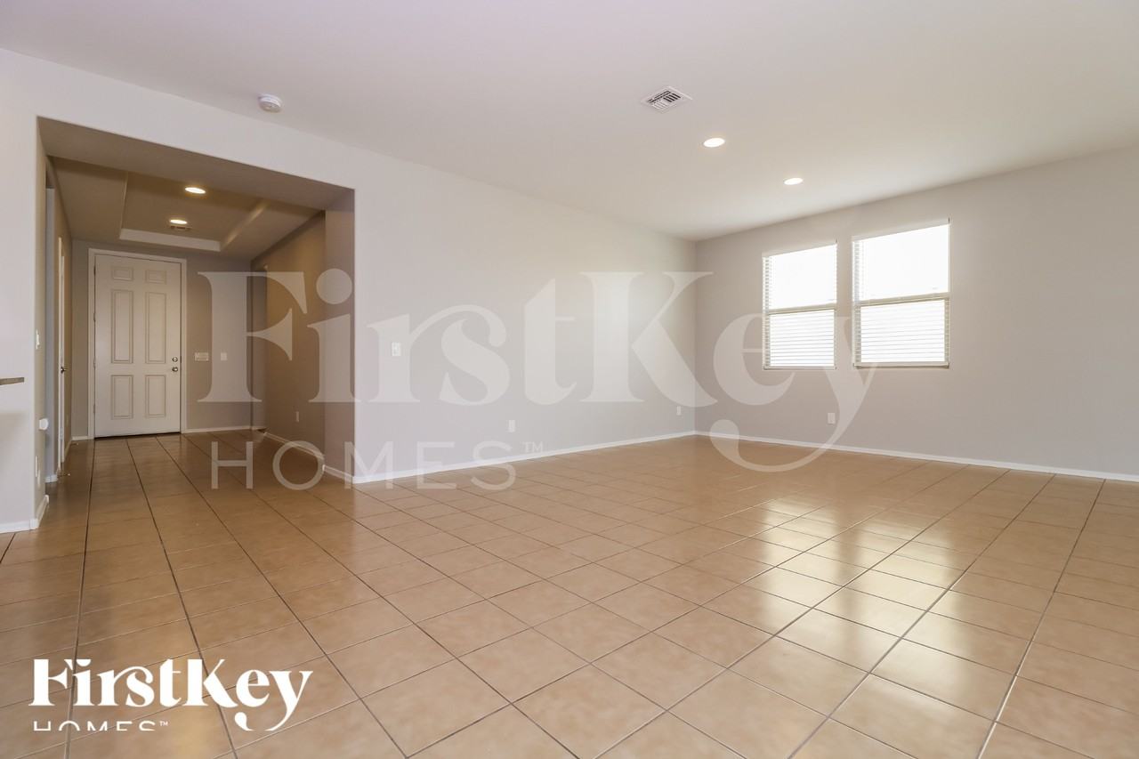 18333 W Onyx Ave - Photo 3 of 16