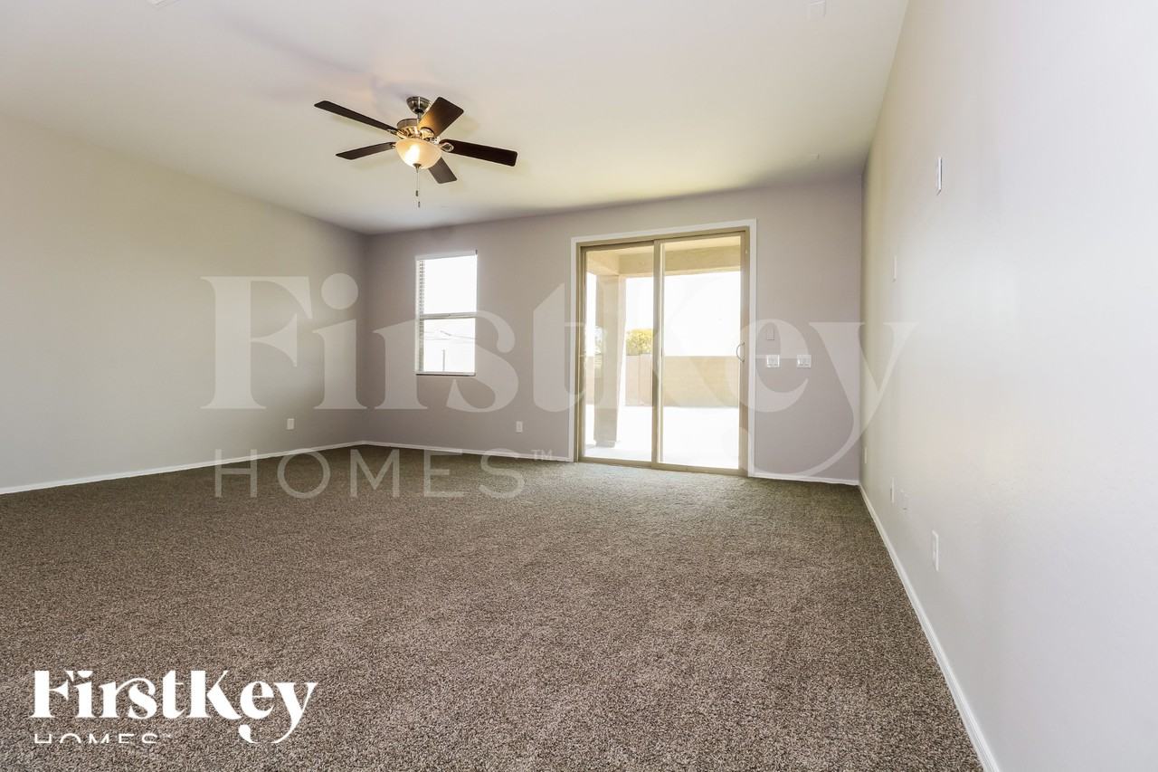 18333 W Onyx Ave - Photo 4 of 16