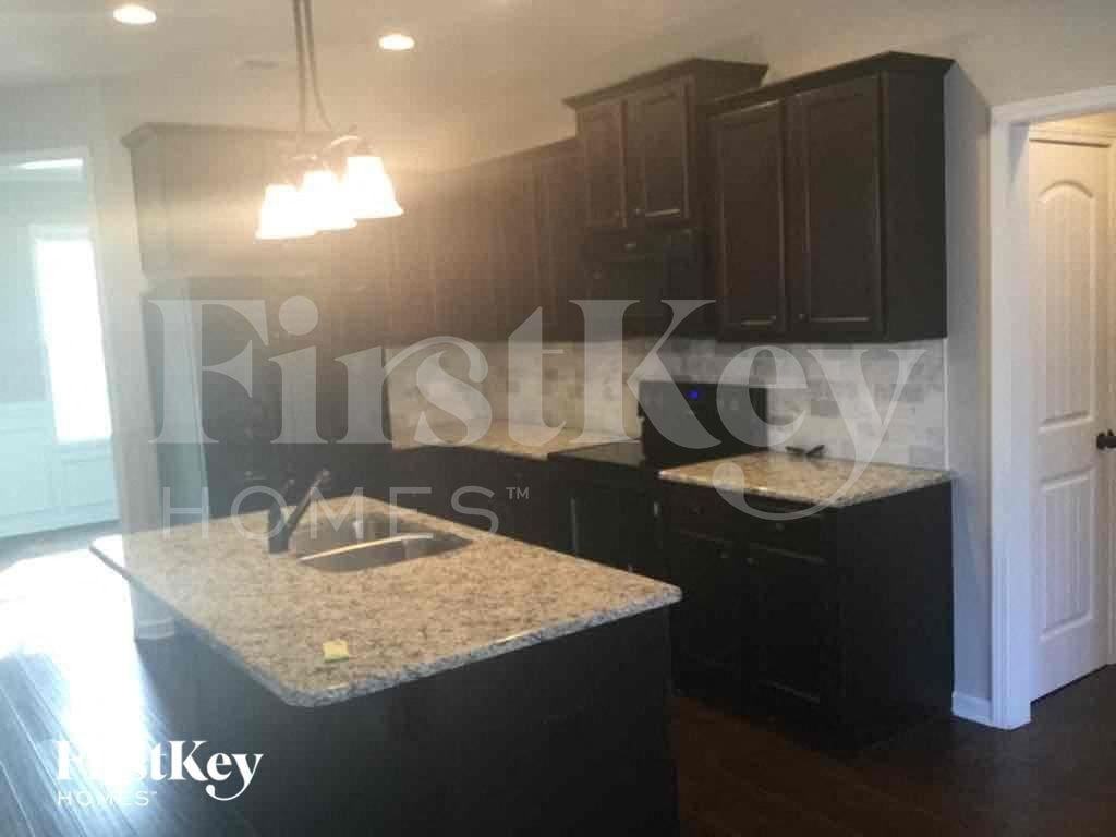 320 Nelson Ln - Photo 2 of 12