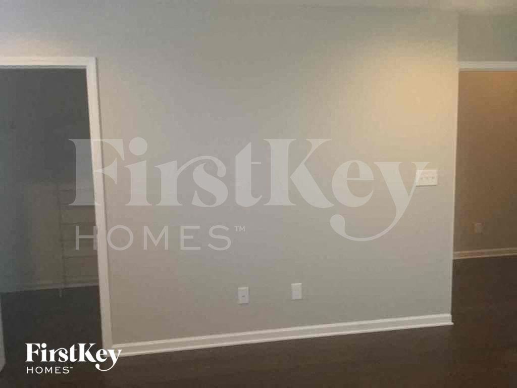 320 Nelson Ln - Photo 4 of 12