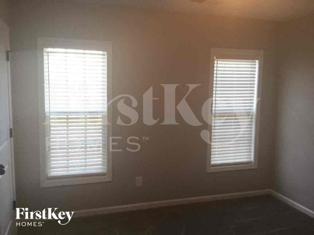 320 Nelson Ln - Photo 5 of 12