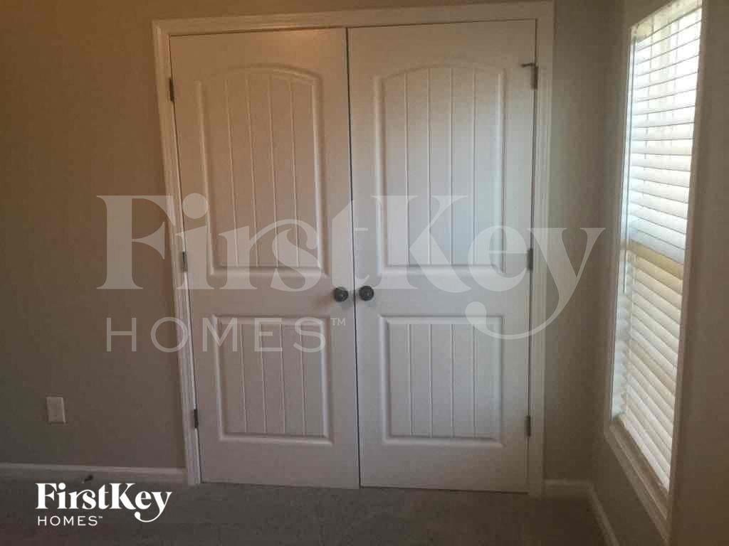 320 Nelson Ln - Photo 6 of 12