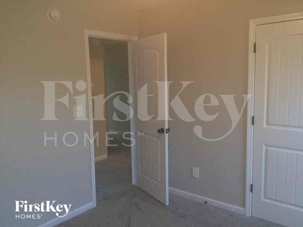 320 Nelson Ln - Photo 7 of 12