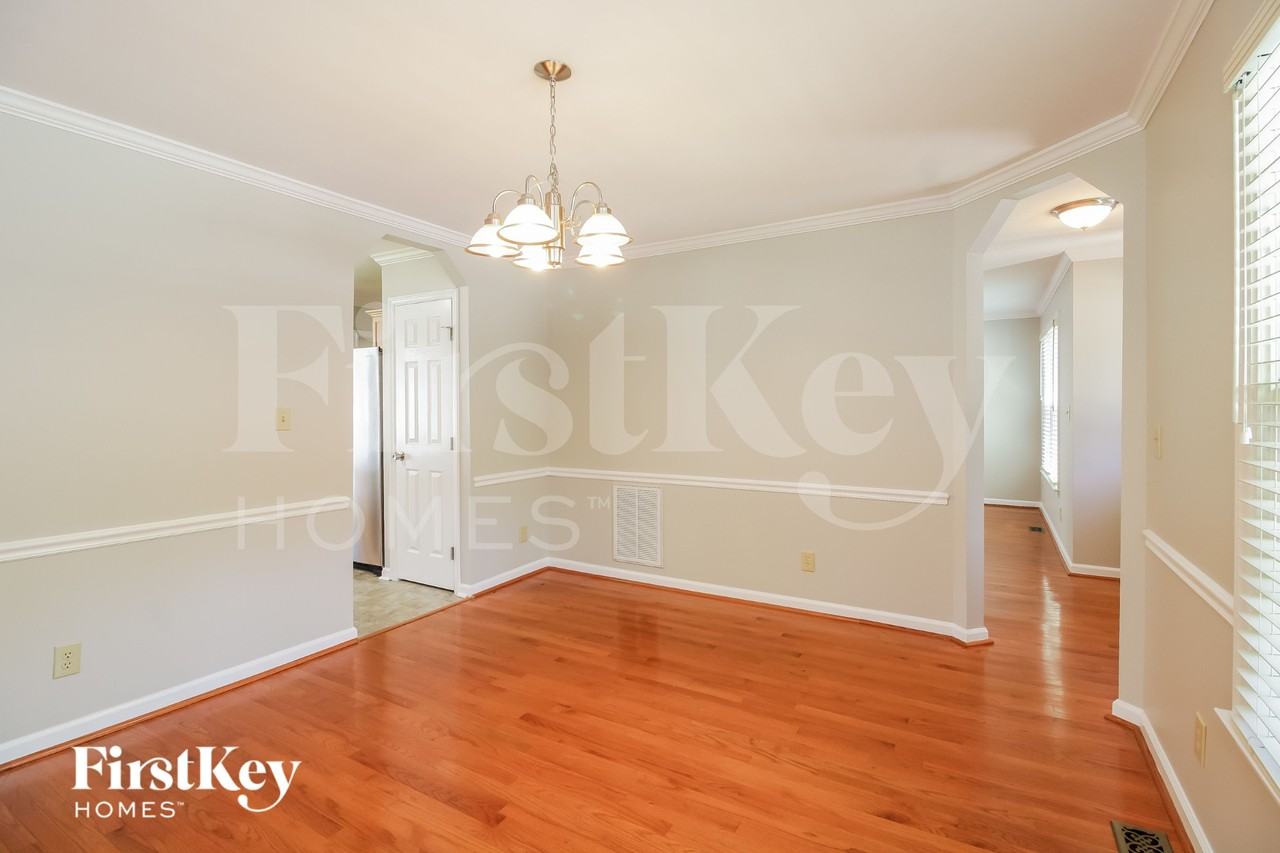 3005 Pinnacle Ct - Photo 4 of 15