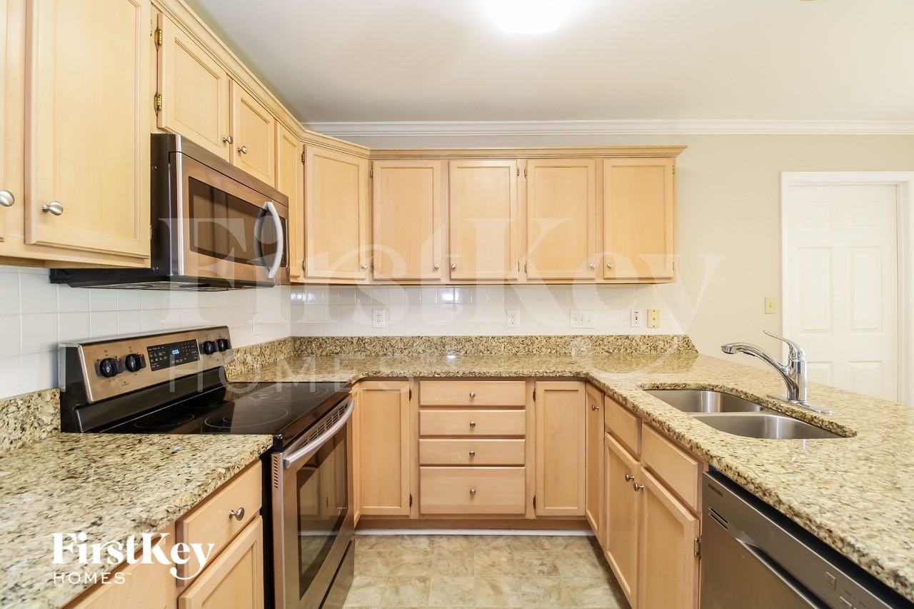 3005 Pinnacle Ct - Photo 5 of 15