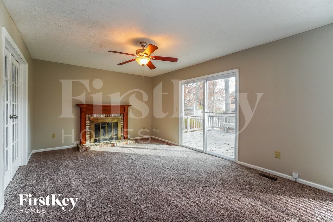 8900 Cornwallis Ct - Photo 3 of 15