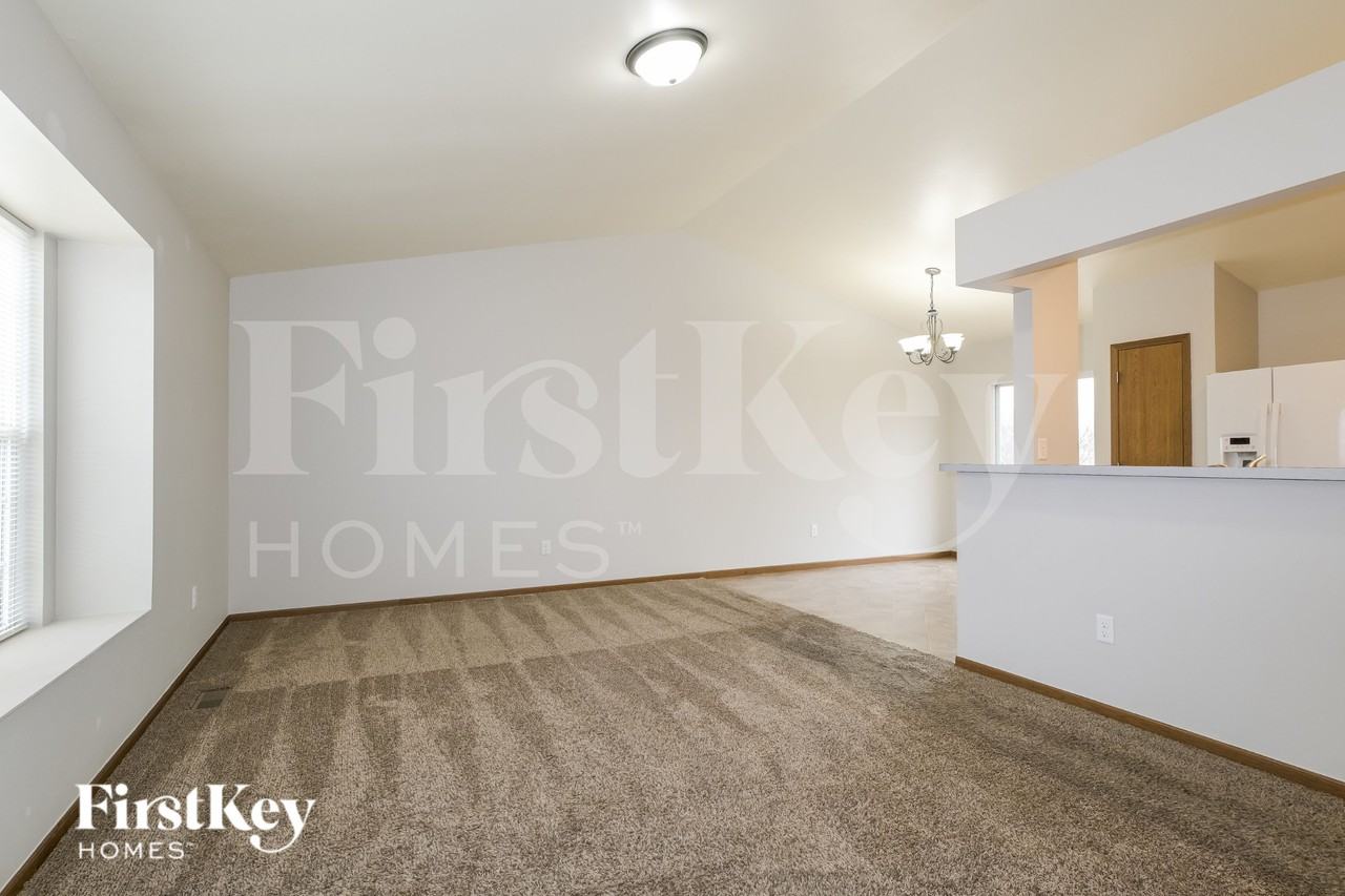 710 Tobermory Ct - Photo 4 of 20