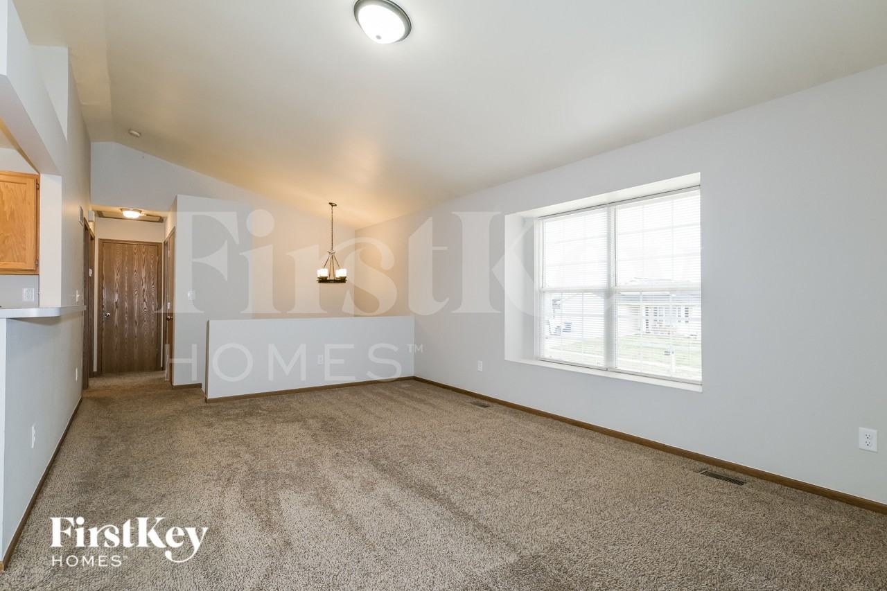 710 Tobermory Ct - Photo 6 of 20