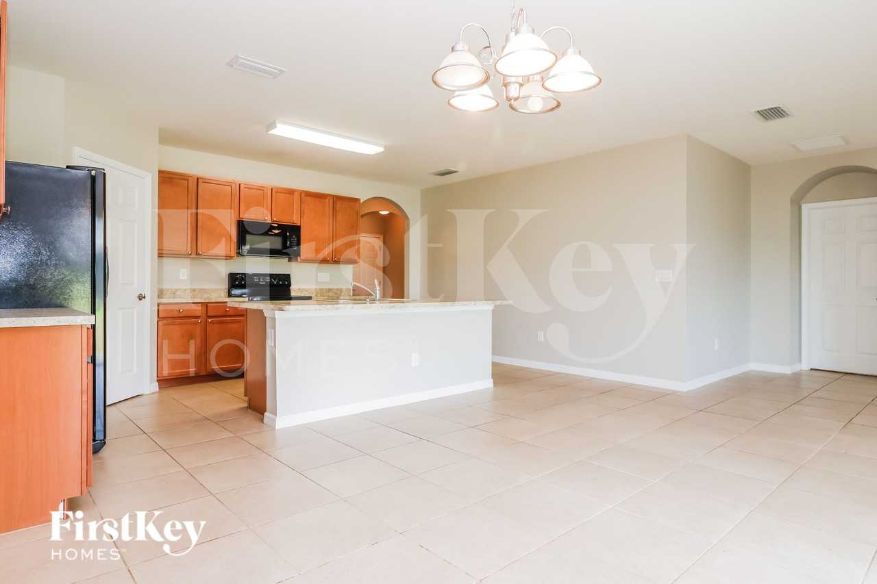 710 Sw 12th St - Photo 6 of 16