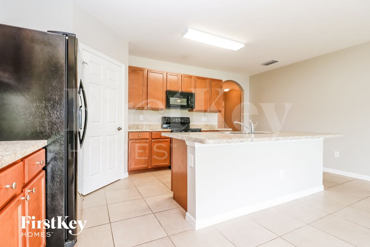 710 Sw 12th St - Photo 7 of 16