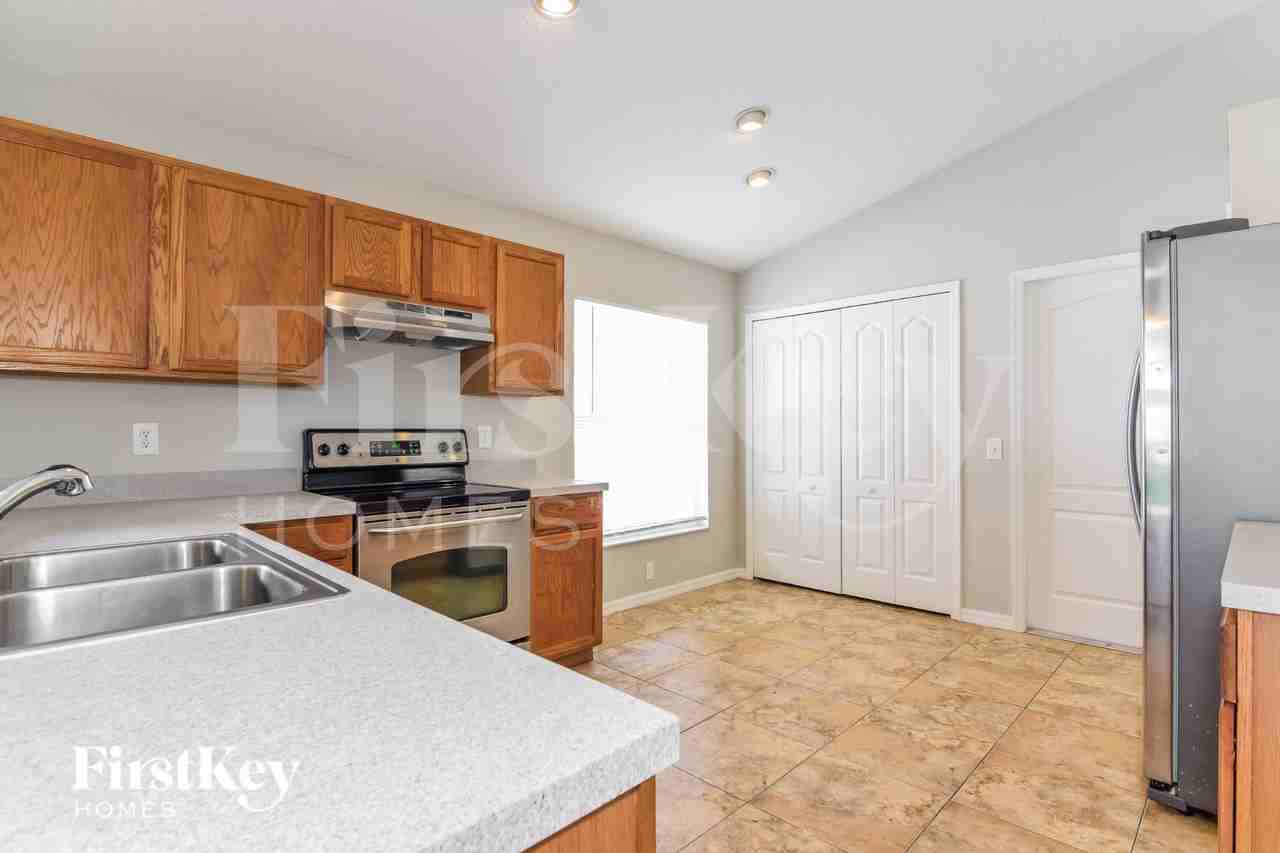 6931 Waterbrook Ct - Photo 7 of 18