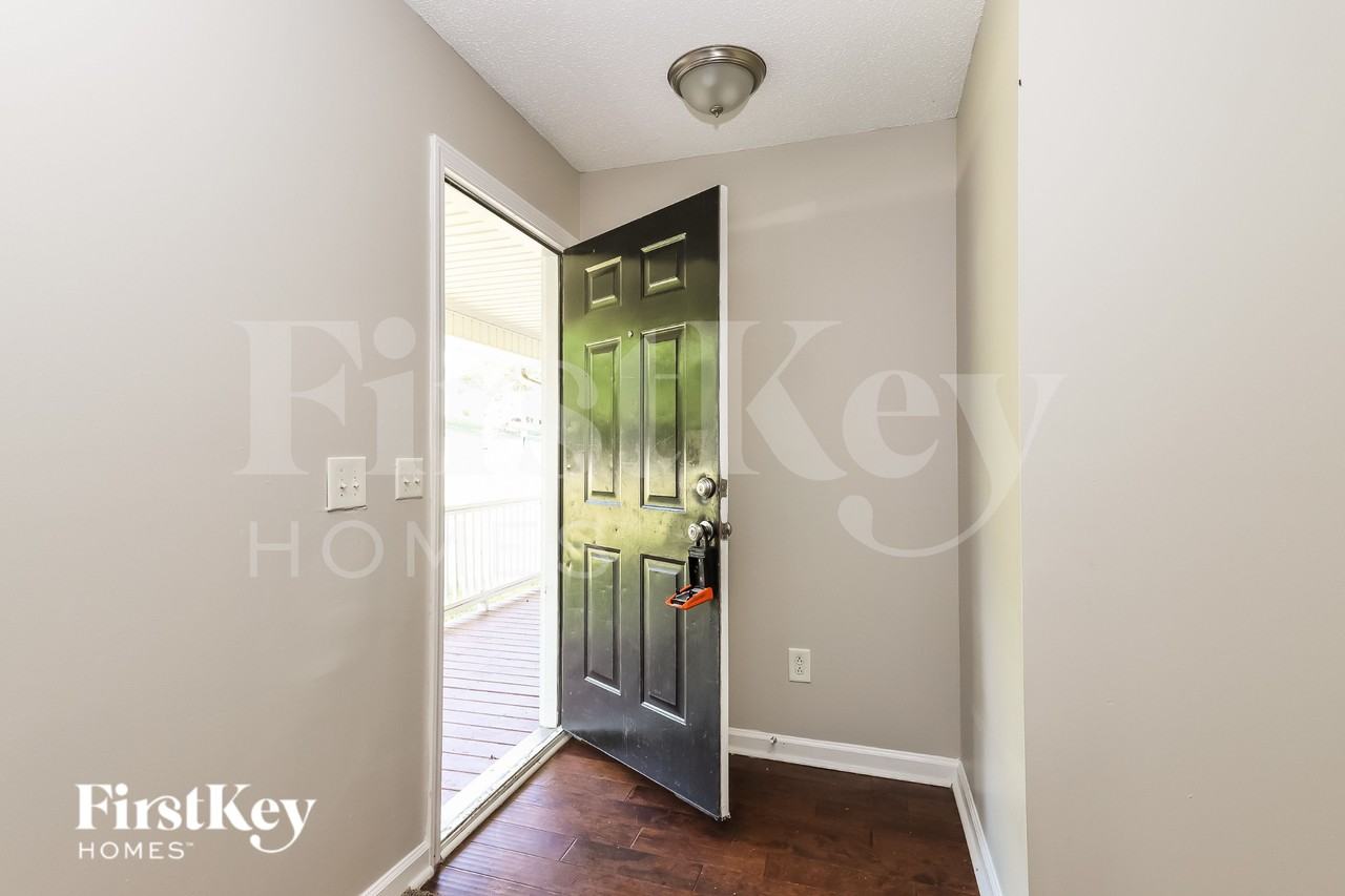 3975 Leinbach Dr - Photo 3 of 19