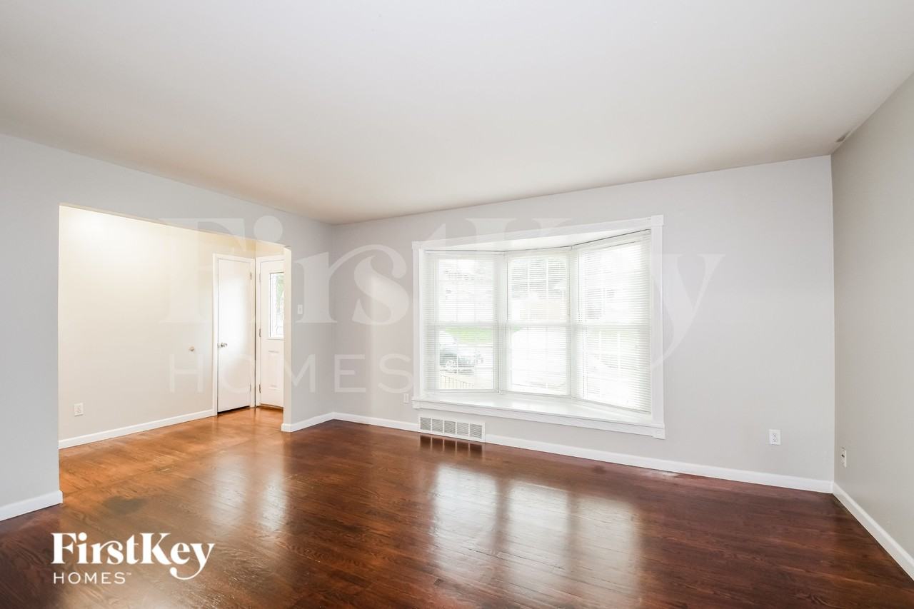 3915 Rodapa Dr - Photo 4 of 16