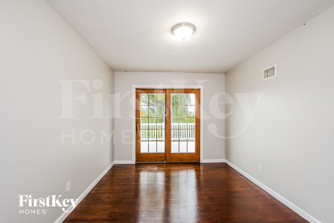 3915 Rodapa Dr - Photo 5 of 16