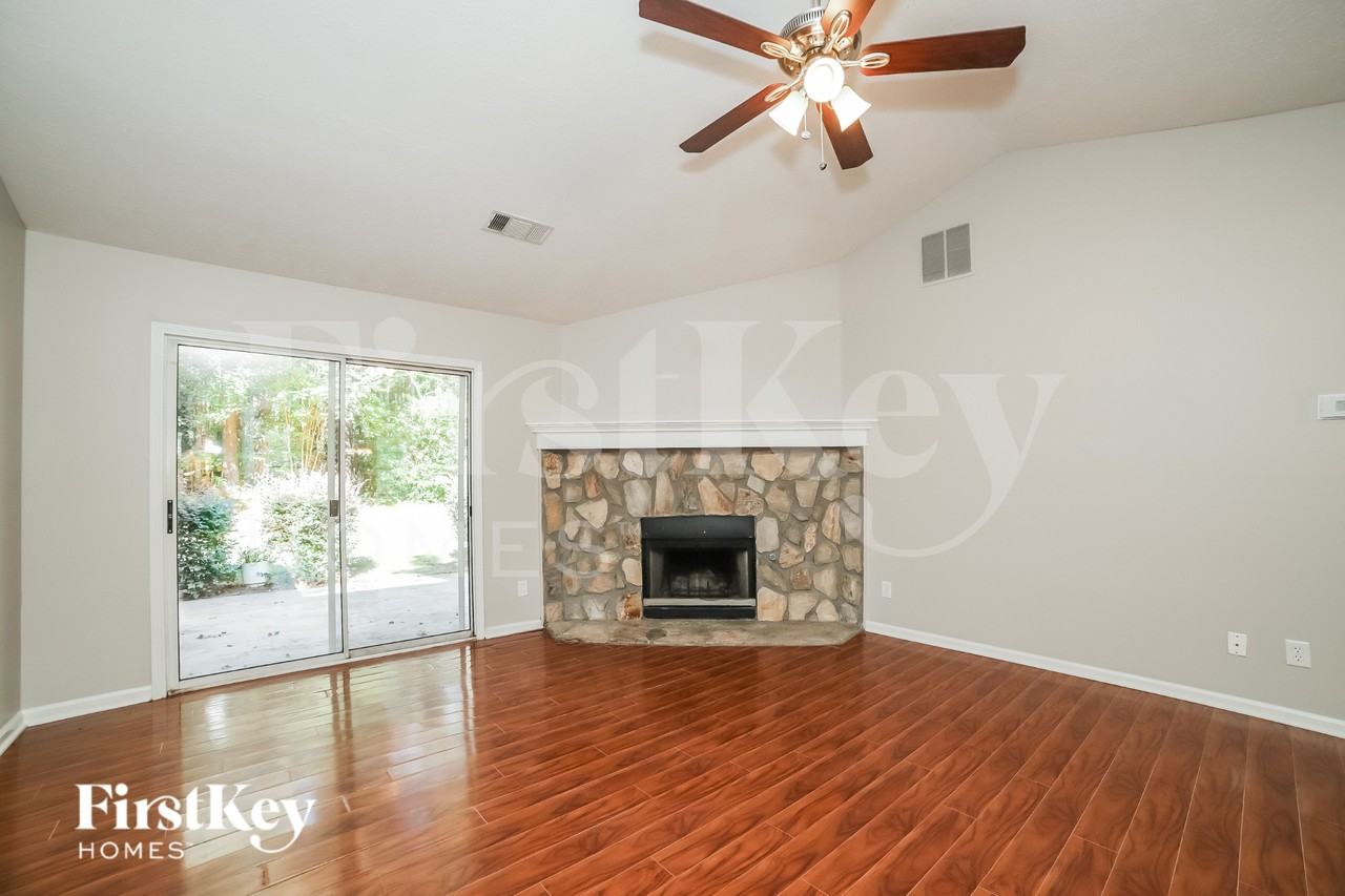 3902 Viola Ct - Photo 3 of 16