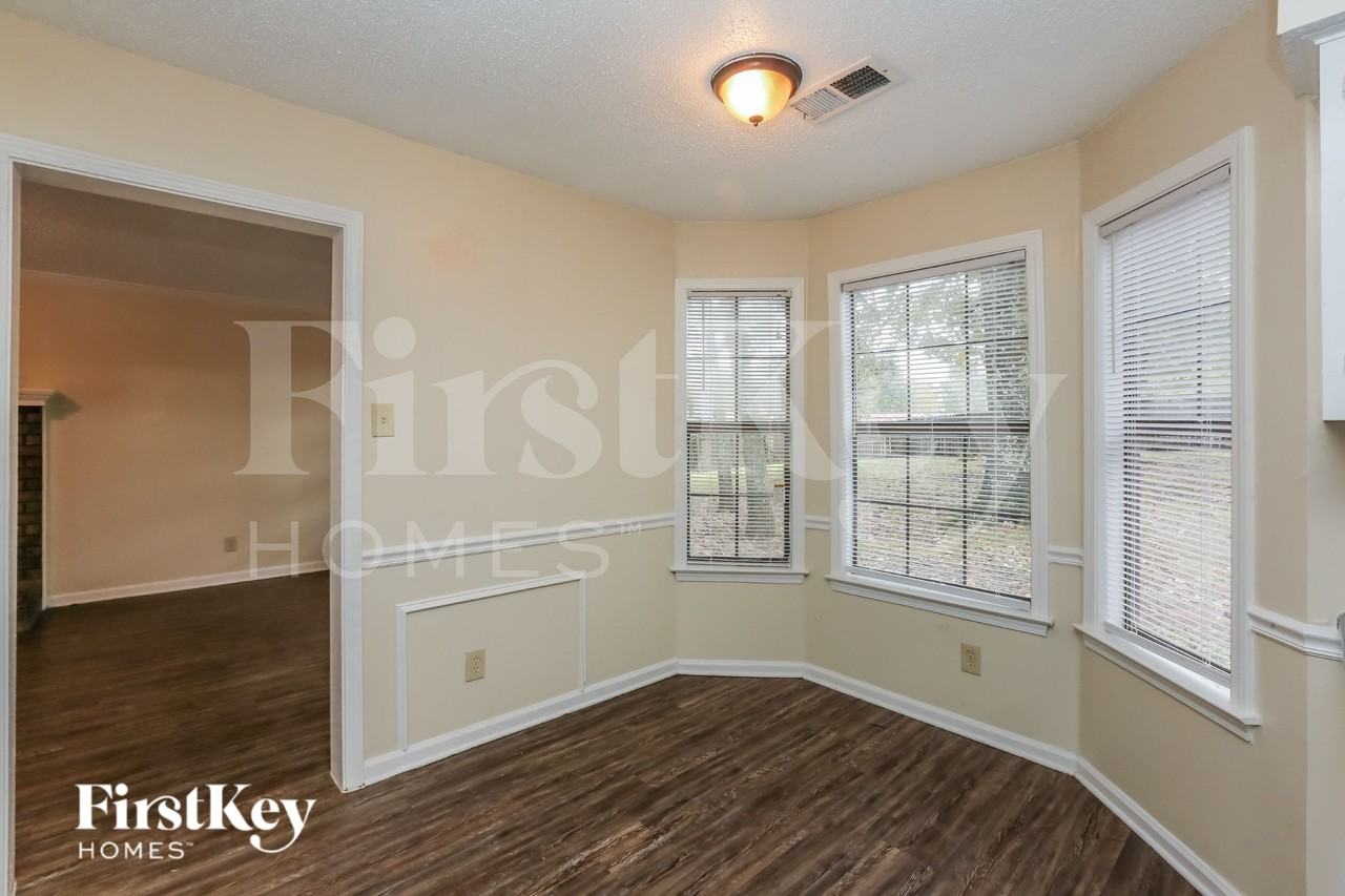 3697 Beckman Dr - Photo 5 of 16