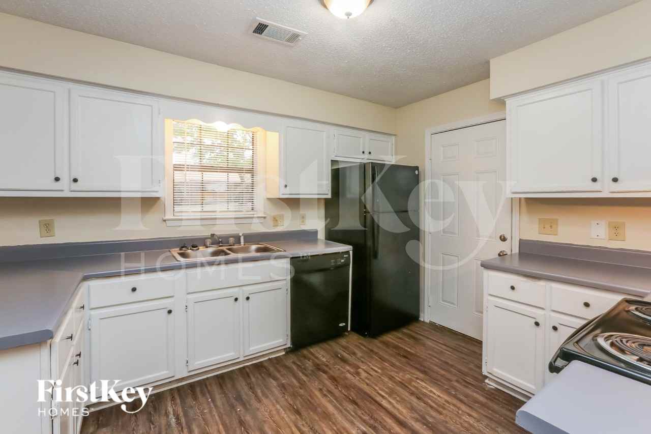 3697 Beckman Dr - Photo 6 of 16
