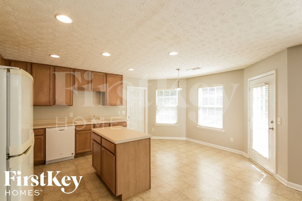 3545 Bridgeshaw Dr - Photo 5 of 15