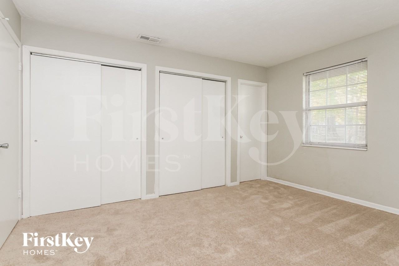 3243 Eastbrooke Ct - Photo 7 of 18